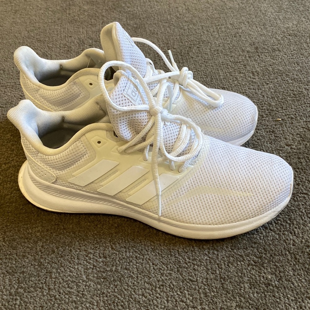 Adidas white tennis shoes Size 8US